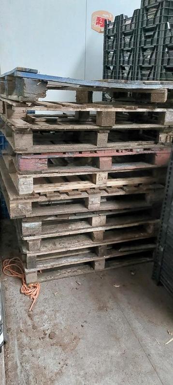 Ganse pallet met droge fruitkistjes, Ophalen