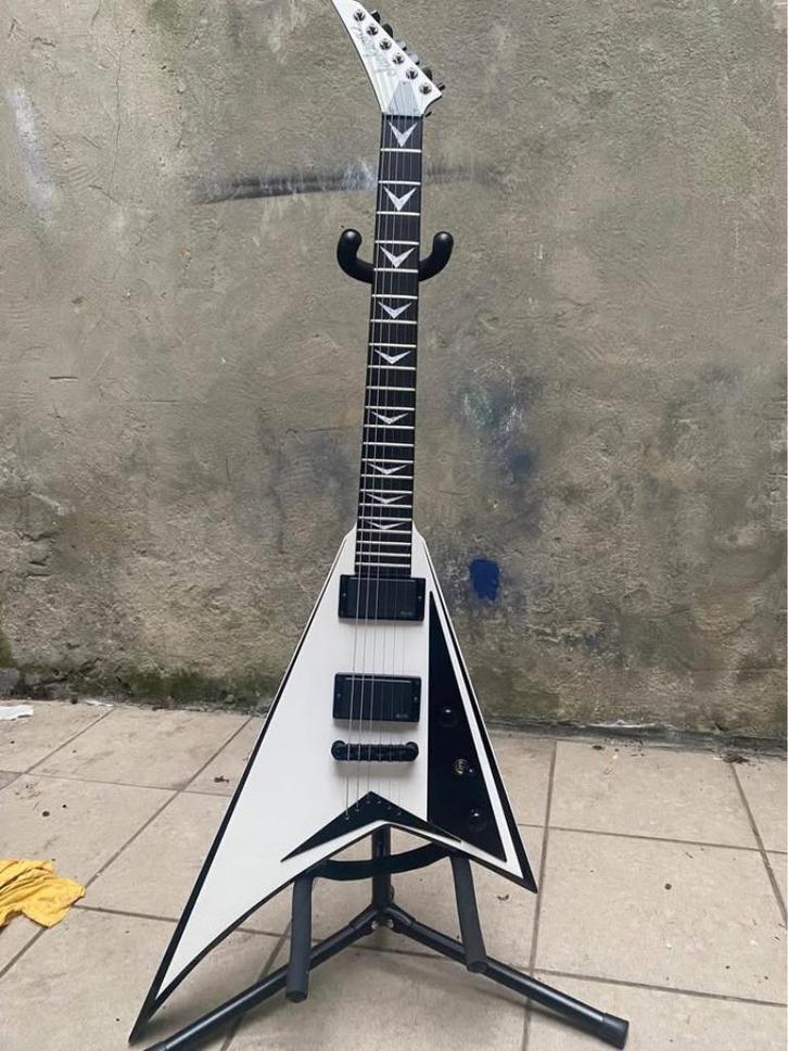Jackson Matt Tuck Signature Rhoads Japan, Muziek en Instrumenten, Snaarinstrumenten | Gitaren | Elektrisch, Gebruikt, Solid body