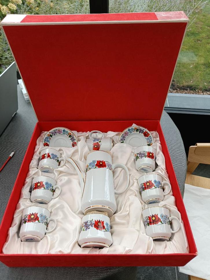 Porseleinen koffieservies. Originele doos. Compleet. Nieuw., Antiek en Kunst, Antiek | Porselein, Ophalen of Verzenden