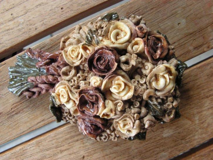 Prachtig gipsen siervoorwerp met bloemenmotief., Huis en Inrichting, Woonaccessoires | Wanddecoraties, Zo goed als nieuw, Ophalen of Verzenden