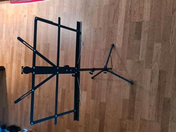 Muziekstaander,  beschikbaar voor biedingen