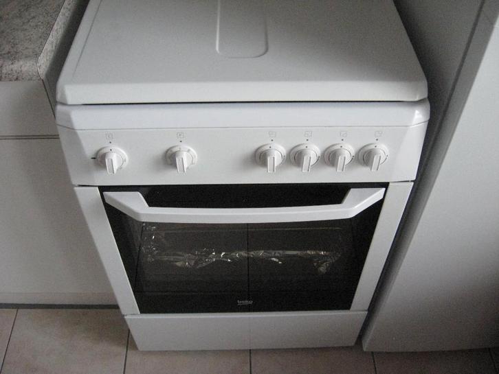 Gasfornuis met 4 pitten & Electrische oven, Elektronische apparatuur, Fornuizen, Gebruikt, Vrijstaand, 4 kookzones, Ophalen
