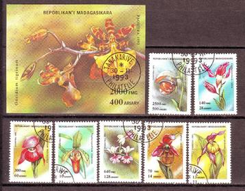 Postzegels thema bloemen : reeksen en blokken beschikbaar voor biedingen