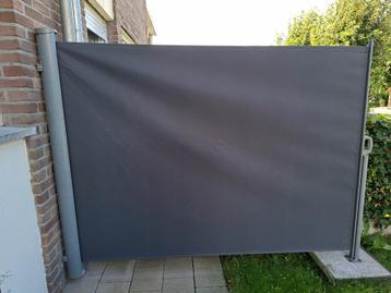 Windscherm uitrolbaar beschikbaar voor biedingen