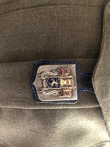 legerkostuum beschikbaar voor biedingen