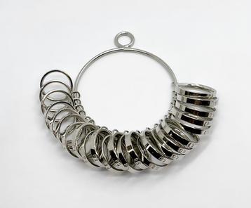 Set van 100 ringmakers voor directe verkoop/thuisfeest beschikbaar voor biedingen