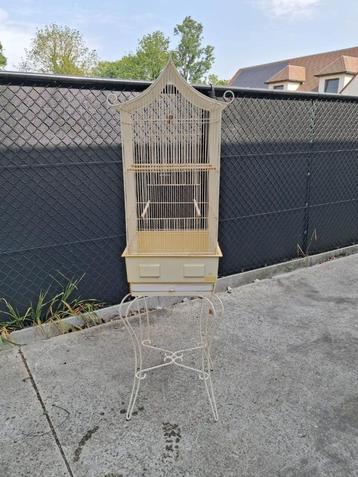 vogelkooi beschikbaar voor biedingen