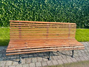 Mooi oude tuinbank in smeedijzer en hout. Lengte = 2 meter beschikbaar voor biedingen