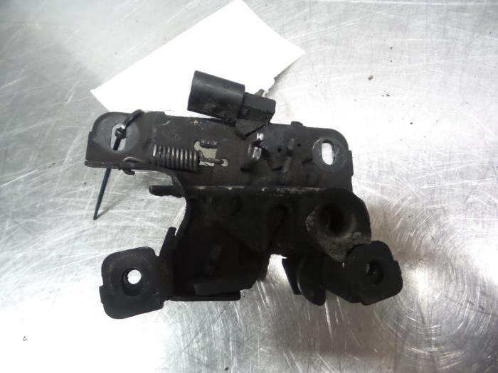 Slotmechaniek Motorkap van een Audi A6 (A6 97-), Auto-onderdelen, Carrosserie, Audi, Gebruikt, 3 maanden garantie, Ophalen of Verzenden