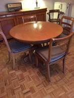 Table et chaises merisier, Ovale, Utilisé