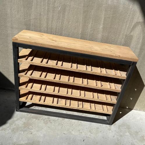 Wijnrek (28 flessen) uit steigerhout en staal • 110cm x 85cm, Huis en Inrichting, Woonaccessoires | Wijnrekken, Zo goed als nieuw