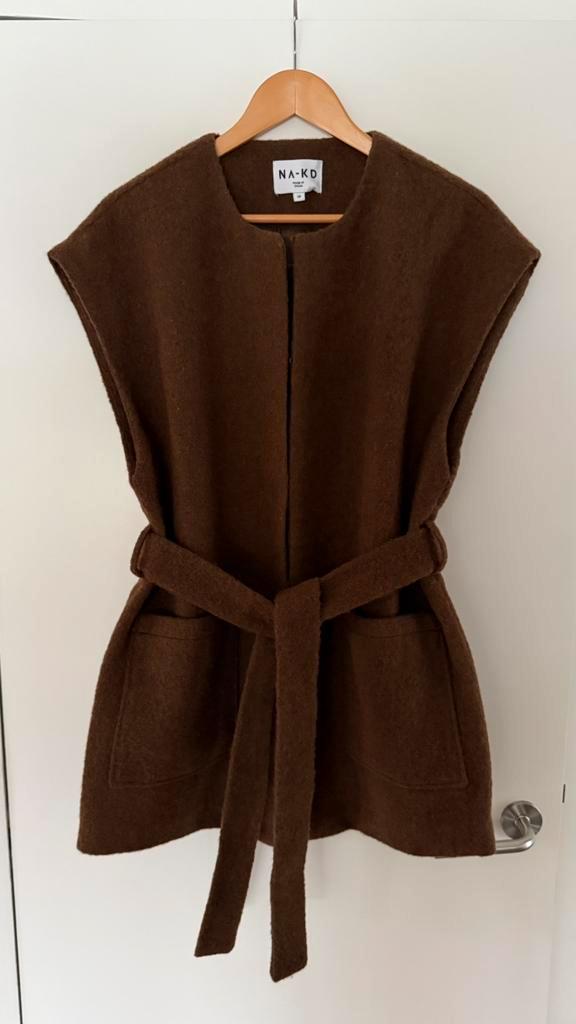 Bruine bodywarmer strakke snit - NA-RD - maat 44 - prima st, Kleding | Dames, Bodywarmers, Zo goed als nieuw, Maat 42/44 (L), Bruin