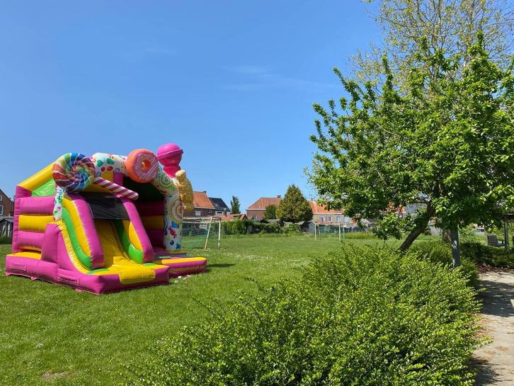 Verhuur springkasteel Candy met glijbaan, Hobby en Vrije tijd, Feestartikelen | Verhuur, Verzenden