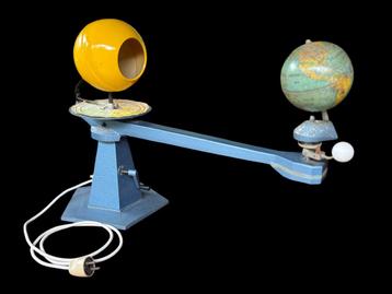 1950s Planetarium Astromie Leermodel beschikbaar voor biedingen