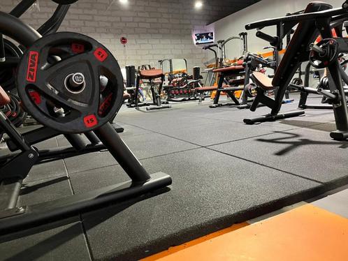 Schokabsorberende tegels voor sporthal van 200m2, Sport en Fitness, Fitnessmaterialen, Zo goed als nieuw, Overige typen, Ophalen