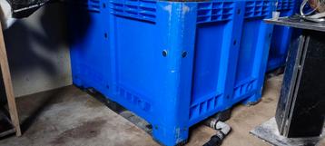 3 Bac de 600L  et 3 pompe aquaforte  beschikbaar voor biedingen