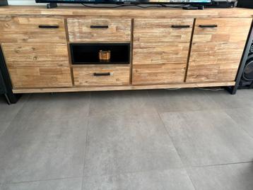 Dressoir beschikbaar voor biedingen