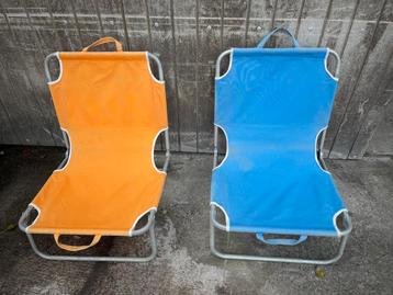 2 inklapbare strandstoelen beschikbaar voor biedingen