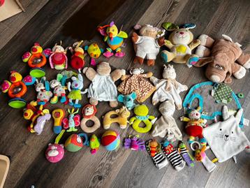 Zacht speelgoed en knuffeldoekjes baby’s beschikbaar voor biedingen