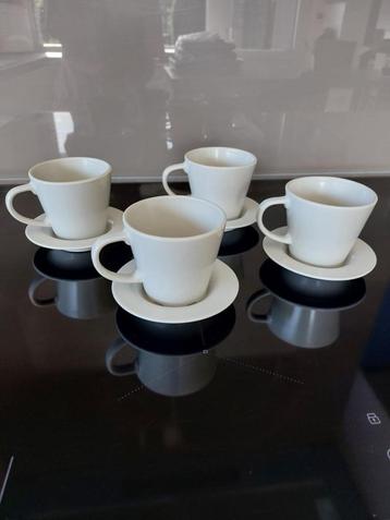 IKEA 4 kopjes en schoteltjes beschikbaar voor biedingen