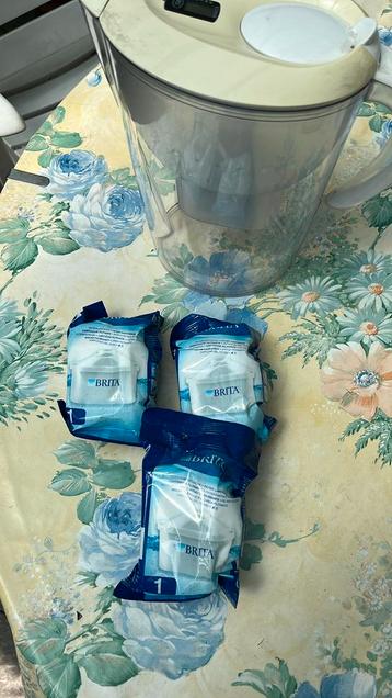3 Brita filters en Brita kan, Enlèvement, Comme neuf