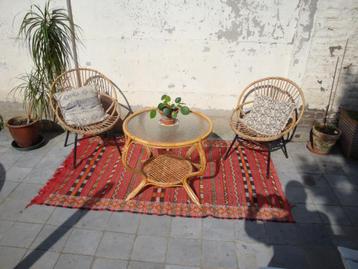 Vintage rotan stoeltjes  beschikbaar voor biedingen