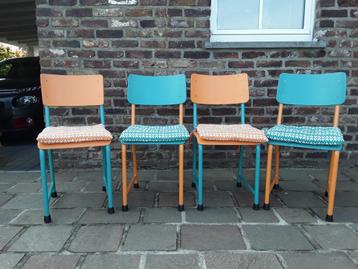 4 vintage stoelen  beschikbaar voor biedingen
