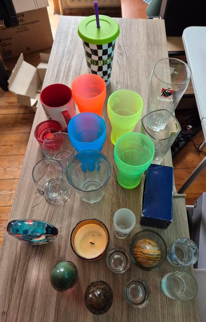 A DONNER LOT DE VAISSELLE, Collections, Verres & Petits Verres