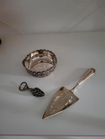 Zilver, verguld taartschep, flessenopener en schaaltje beschikbaar voor biedingen