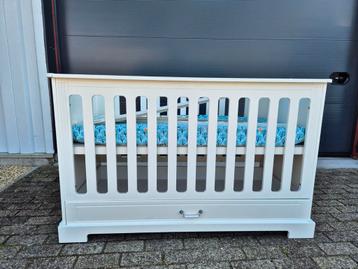 Kinderbed zeer hoge kwaliteit Bellamy samen met materas beschikbaar voor biedingen