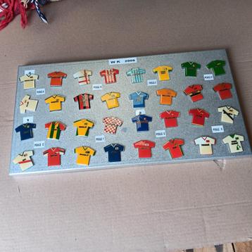 reeeks van 32 pins wk 2006 voetbal beschikbaar voor biedingen