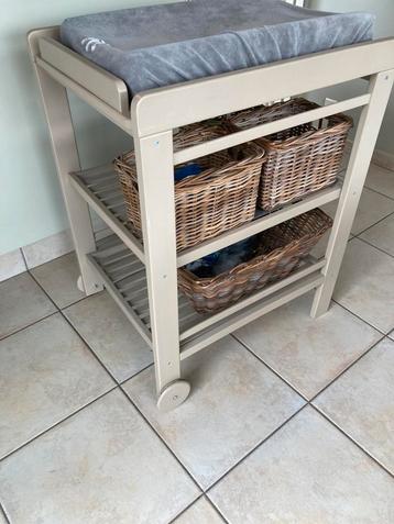 Verzorgingstafel en park met matras te koop  beschikbaar voor biedingen