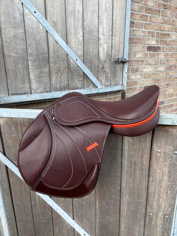 NIEUW Cavallure Jump Springzadel beschikbaar voor biedingen