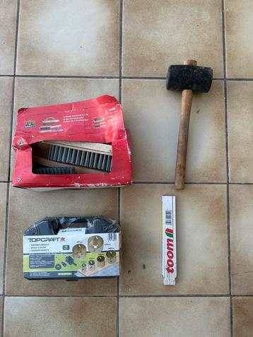  Gereedschap set – gatenzaagset, rubberen hamer, …. beschikbaar voor biedingen