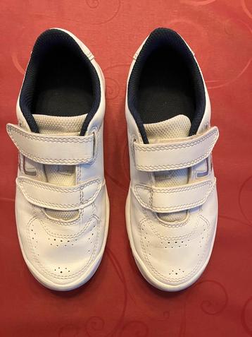Sport/turnschoenen Decathlon maat 31 wit met witte zolen beschikbaar voor biedingen