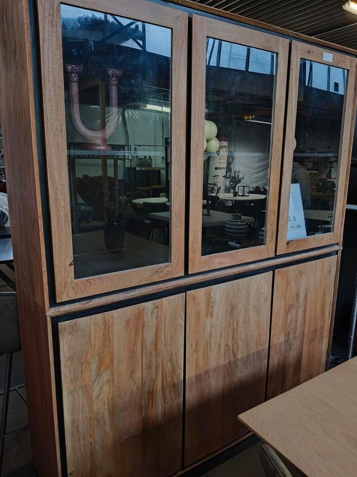 Vitrinekast Richard (outlet), Huis en Inrichting, Woonaccessoires | Overige, Nieuw, Ophalen
