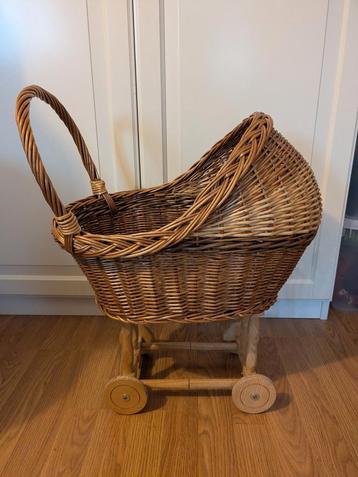 Poppenwagen beschikbaar voor biedingen