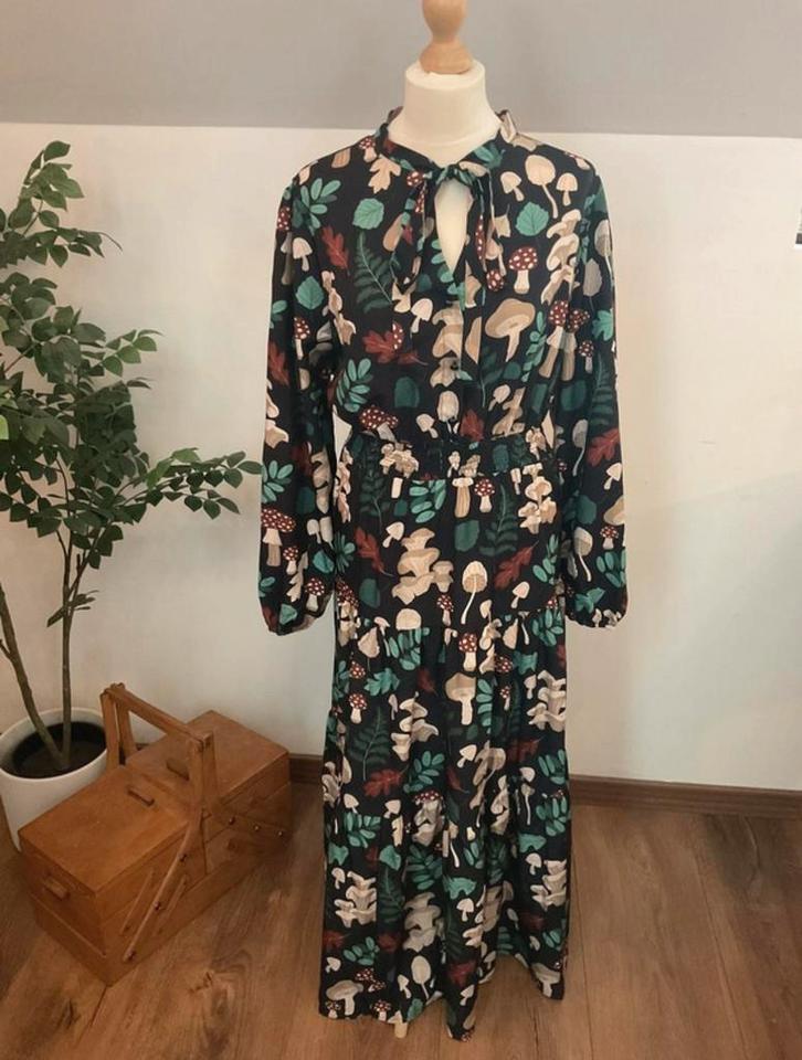 Maxijurk van Romwe maat 2XL, Kleding | Dames, Jurken, Zo goed als nieuw, Maat 46/48 (XL) of groter, Overige kleuren, Onder de knie