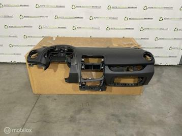 Dashboard Renault Clio 4 NIEUW ORIGINEEL 682000184R beschikbaar voor biedingen