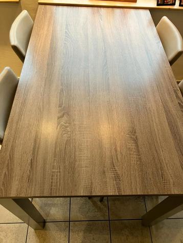 Eettafel hoog model met 4 barstoelen  beschikbaar voor biedingen