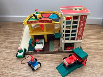 vintage fisher-price garage + autootjes + poppetjes