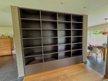 Inbouwkasten bibliotheek beschikbaar voor biedingen