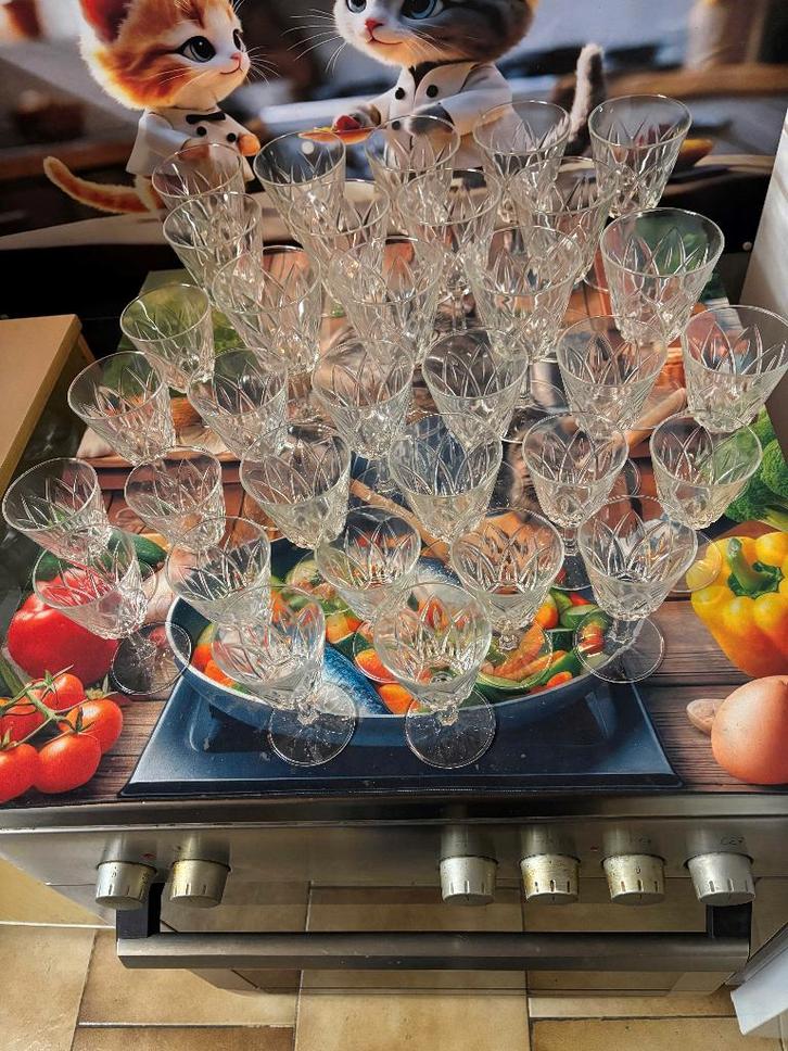 Trente-deux verres, Maison & Meubles, Cuisine | Vaisselle, Utilisé, Verre ou Verres, Uni, Verre, Enlèvement