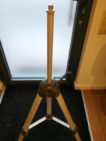 Statief beschikbaar voor biedingen