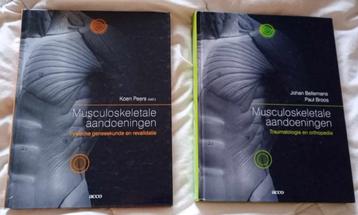 2 verschillende boeken Musculoskeletale aandoeningen beschikbaar voor biedingen