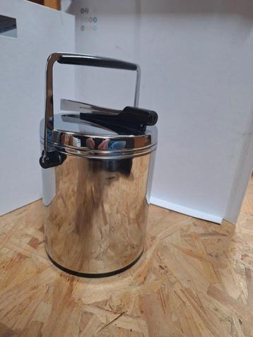 Vintage ijsemmer beschikbaar voor biedingen