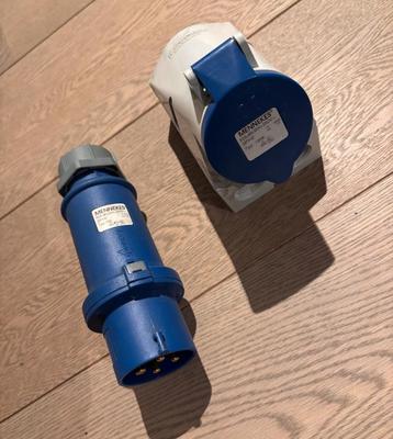 Mennekes industriëel stopcontact + stekker beschikbaar voor biedingen