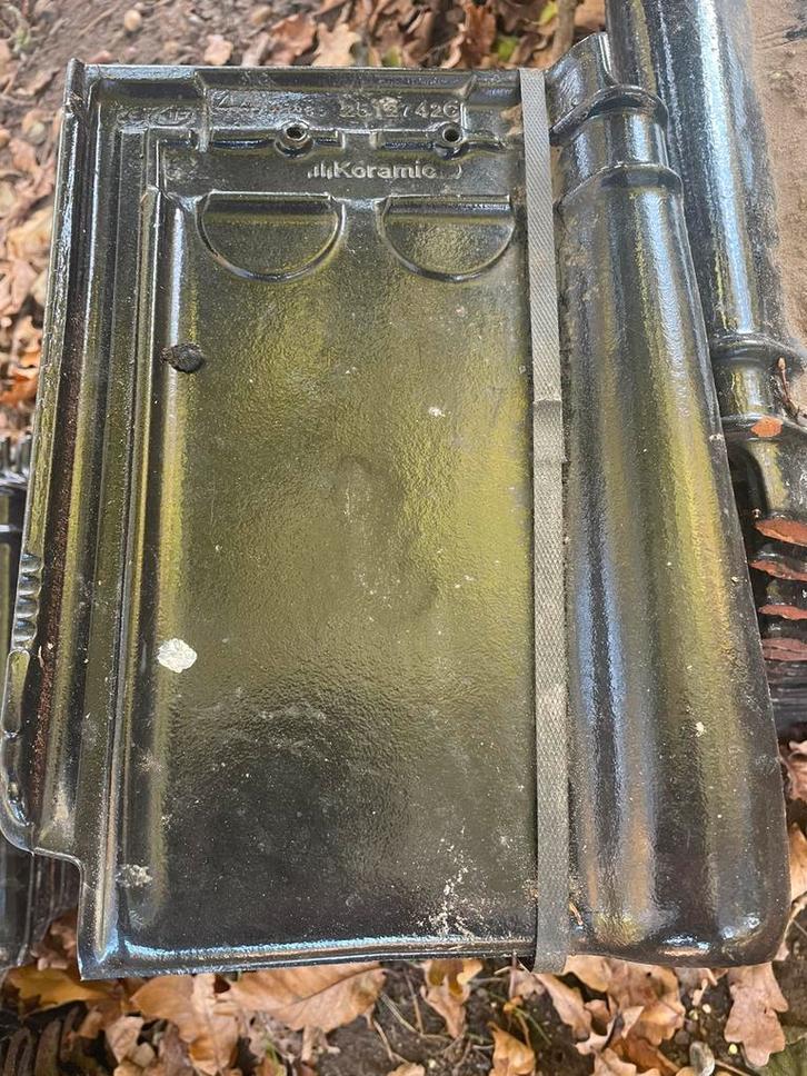 Stormpan Koramic 44 zwart geglazuurd.  NIEUW, Doe-het-zelf en Bouw, Dakpannen en Dakbedekking, Zo goed als nieuw, Dakpannen, Zwart