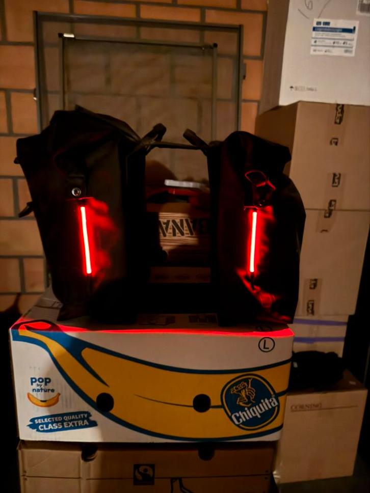 Dubbele fietstassen met adapter en extra verlichting, Fietsen en Brommers, Fietsaccessoires | Fietstassen, Zo goed als nieuw, Ophalen
