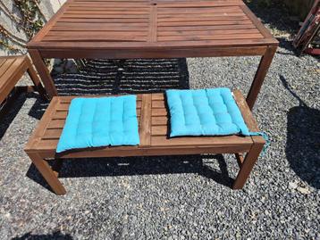 houten tuintafel en bank  beschikbaar voor biedingen